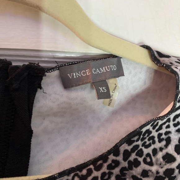 Vince Camuto cheetah print top - Picture 3 of 4